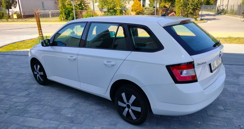 Skoda Fabia cena 27900 przebieg: 203800, rok produkcji 2017 z Węgrów małe 106